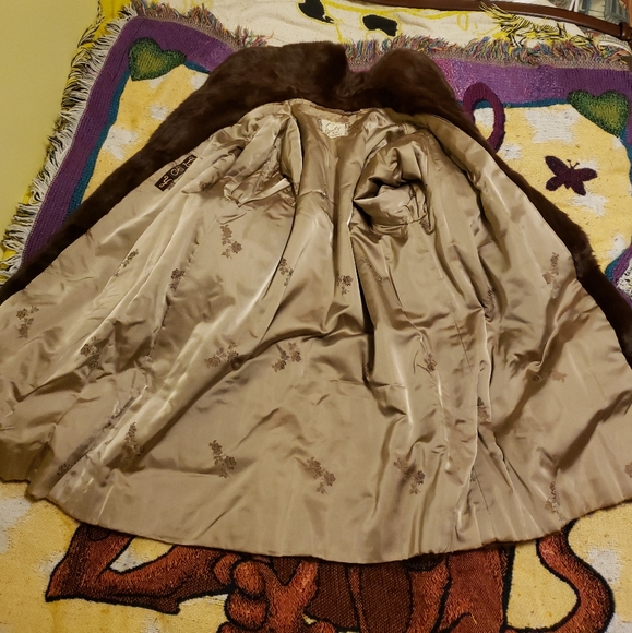 Scuby Victoria BC Fur Coat - Picture 3 of 7